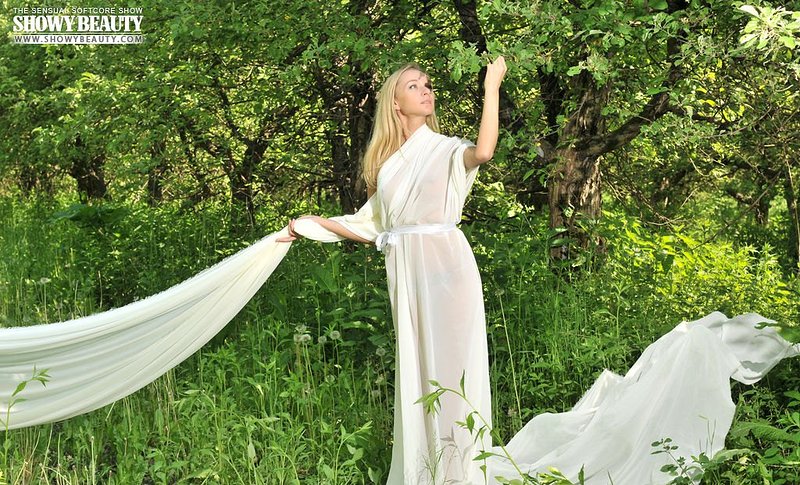 Диночка, 22 года, 5 размер груди